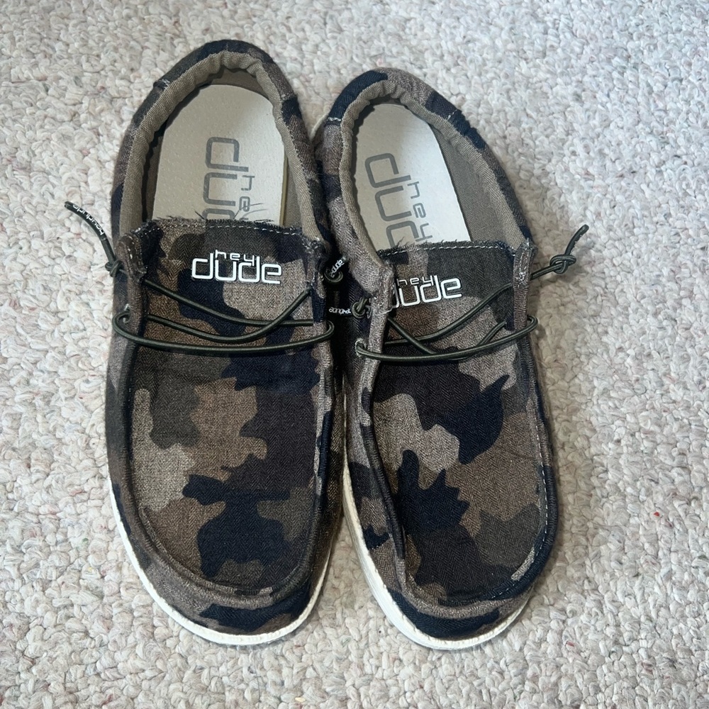 hey dudes kids size 6 camo never worn
